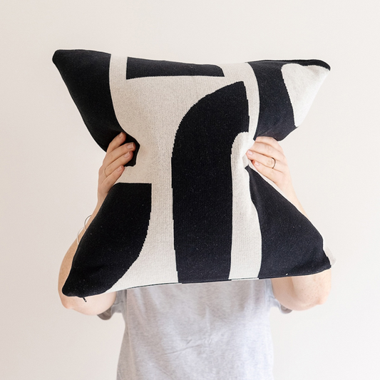 Bruten Cushion, Mono