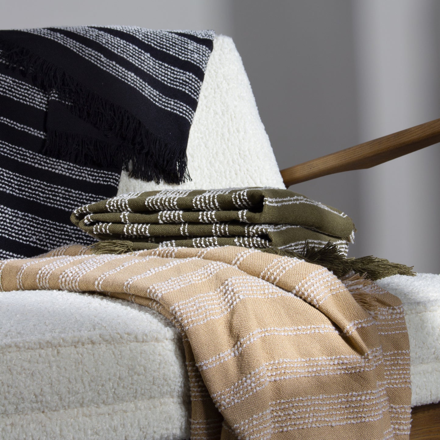 Jour Woven Fringed, Noir Throw Blanket