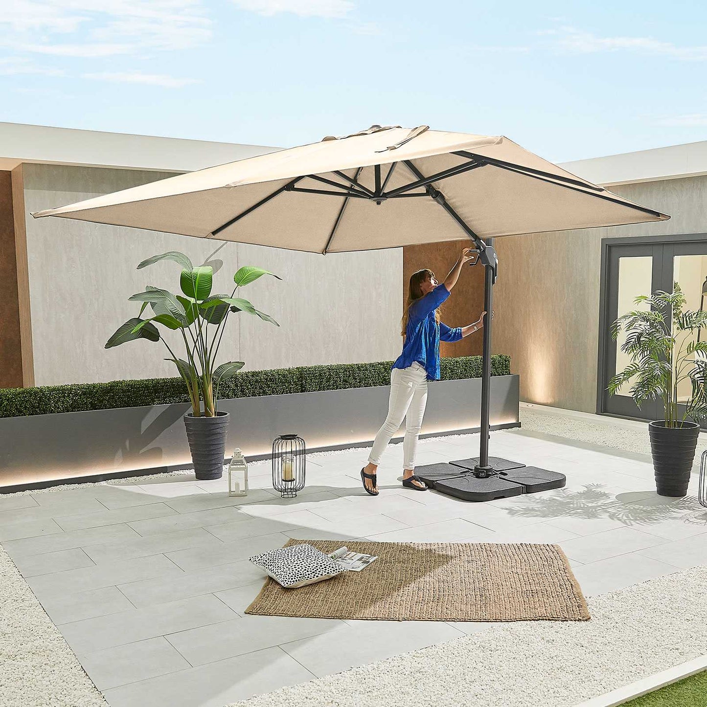Nova - Genesis Cantilever Parasol 3m Square, Beige