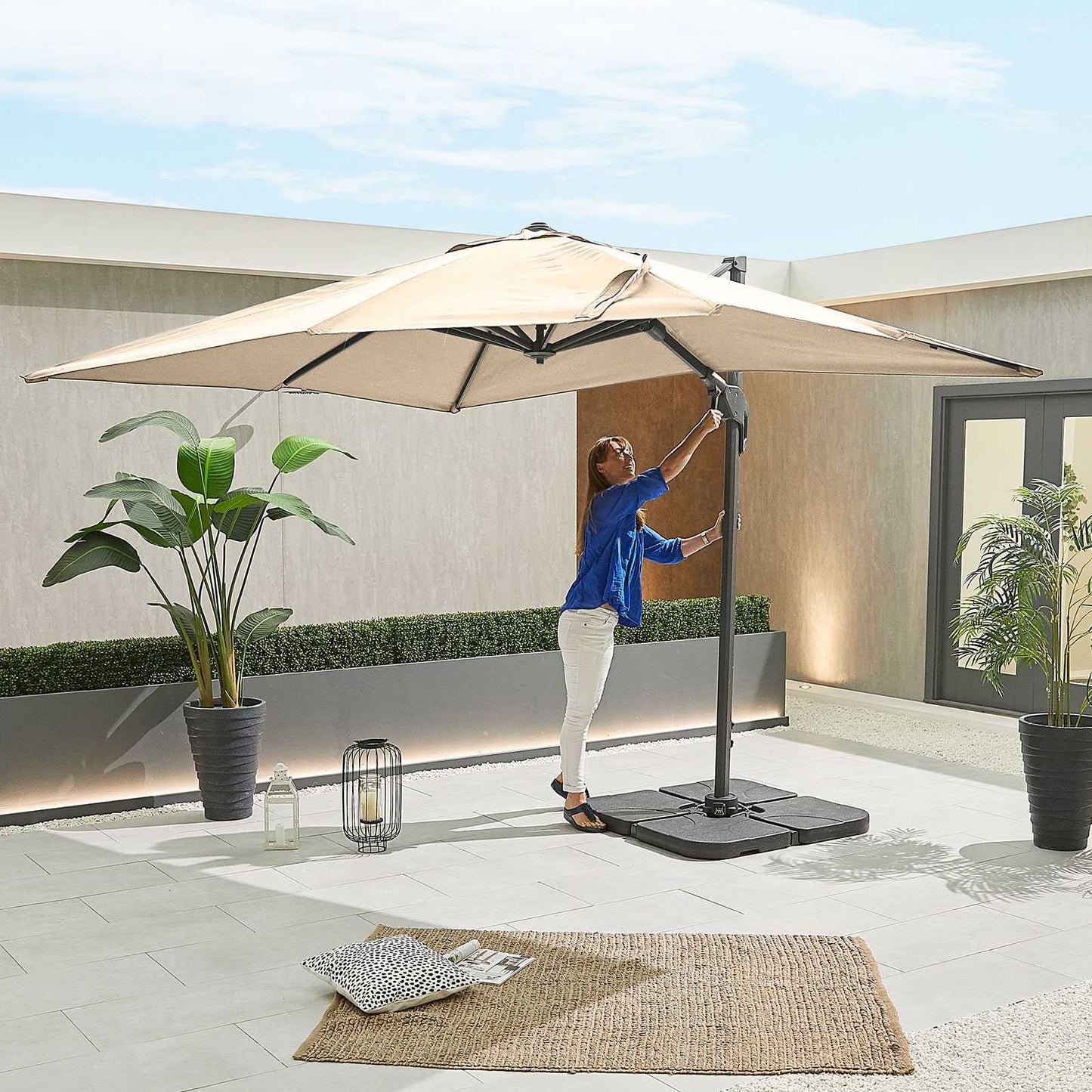 Nova - Genesis Cantilever Parasol 3m x 2.5m, Beige