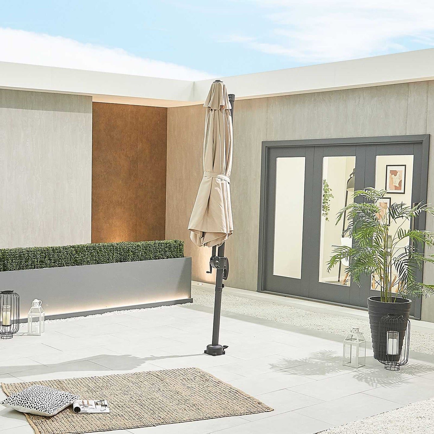 Nova - Apollo Cantilever Parasol 3m Round, Beige
