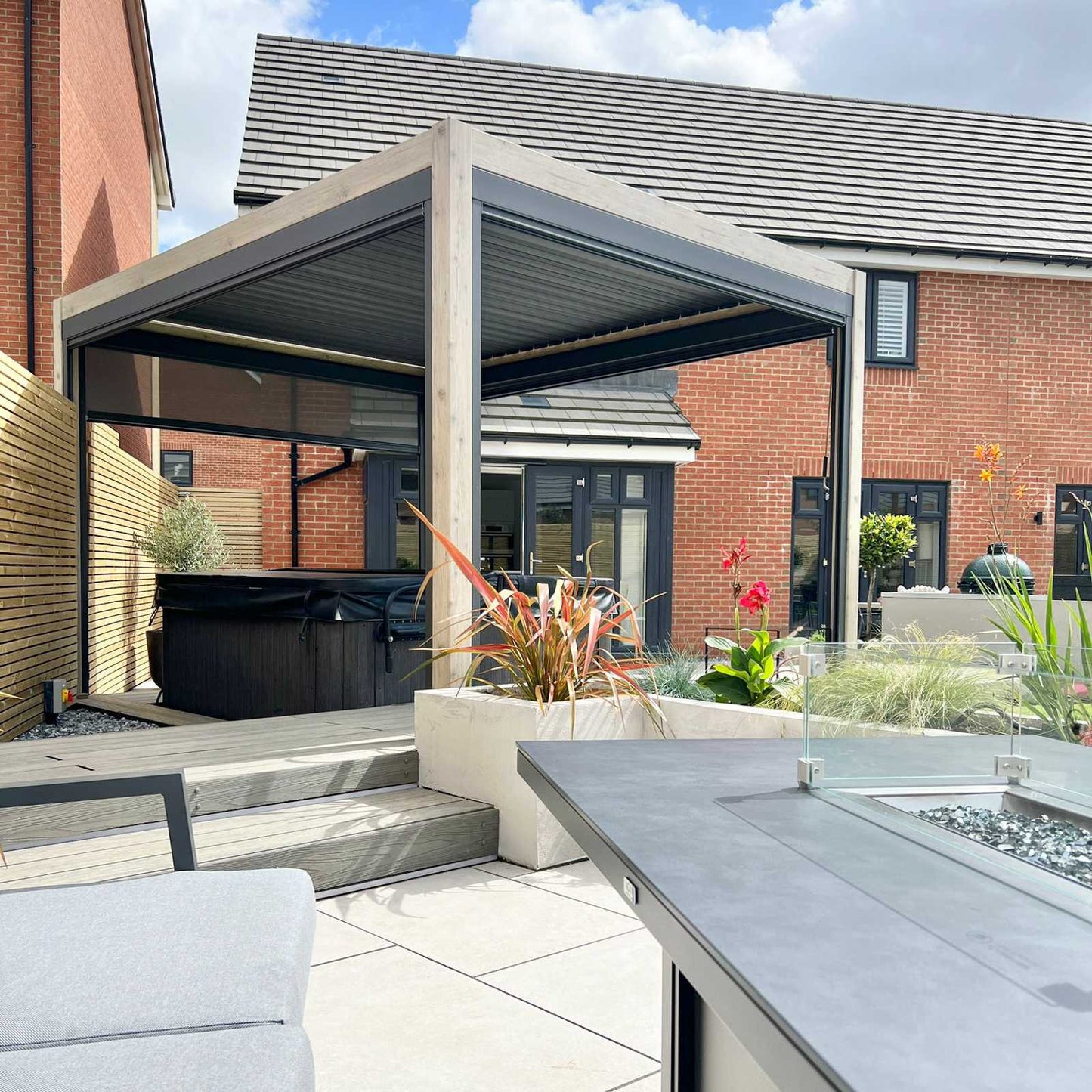 Nova - Titan Aluminium Pergola 4m x 3m, Wood Look