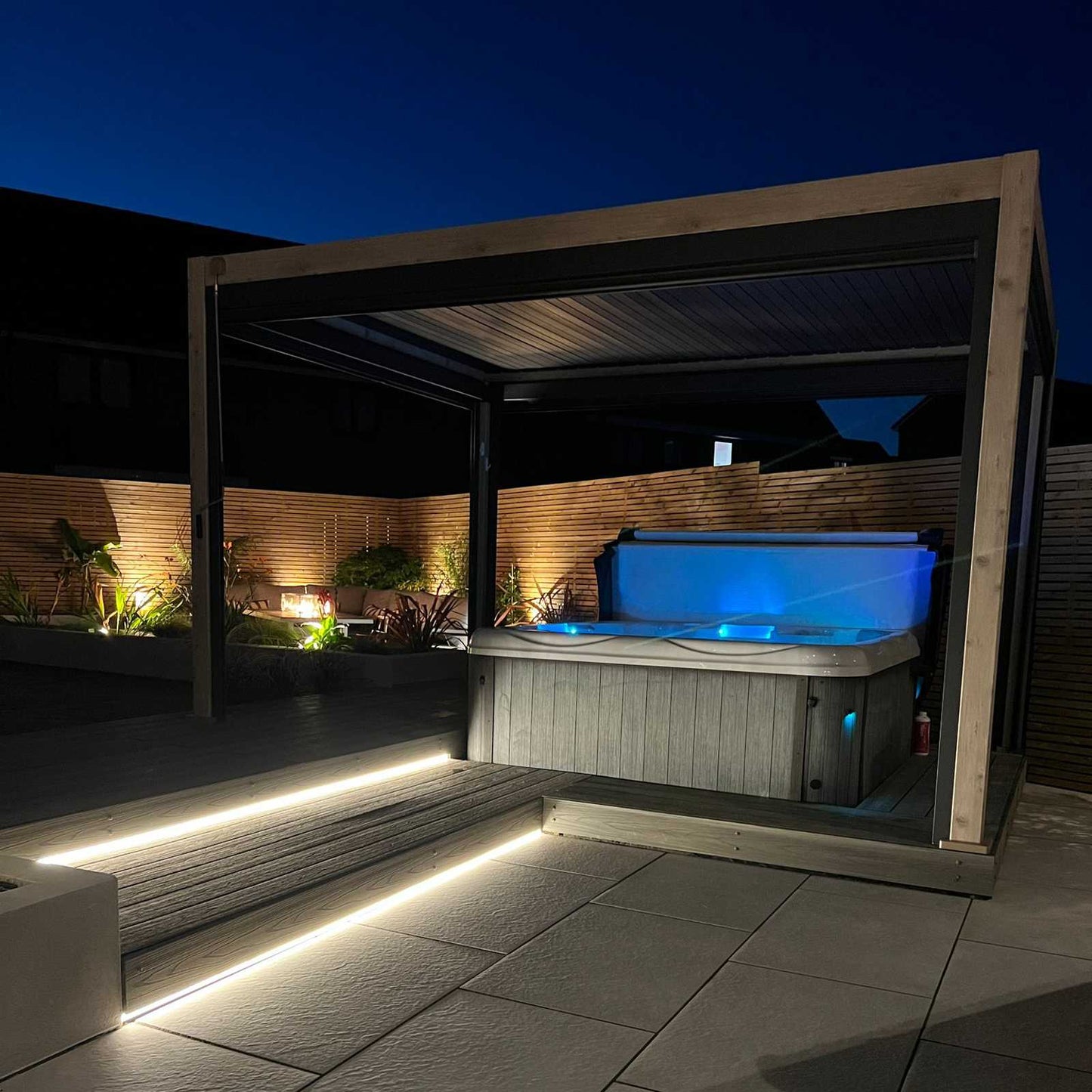 Nova - Titan Aluminium Pergola 4m x 3m, Wood Look